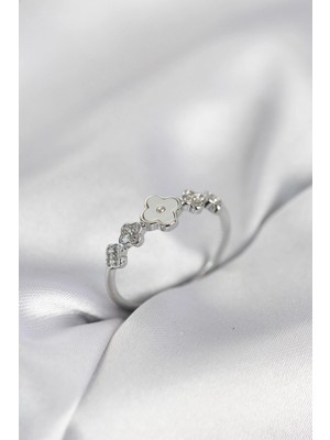 Erbilden Erb Gümüş Renk Minimal Yonca ve Zirkon Taşlı Kadın Yüzük