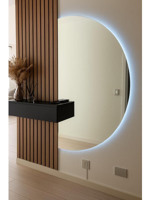 Normadia Şık LED Aydınlatmalı Yarım Daire Dresuar Aynası, Modern ve Zarif Tasarım