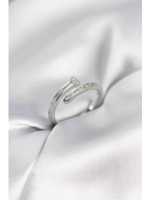 Butik Zirkon Taşlı Gümüş Renk Yassı Çivi Model Kadın Yüzük