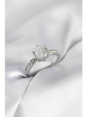 Hkursat Zirkon Taşlı Tek Taş Model Gümüş Renk Kadın Yüzük