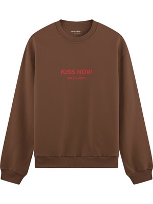 The Lucid Lab Kiss Now Talk Later Oversize Sweatshirt - Kahverengi