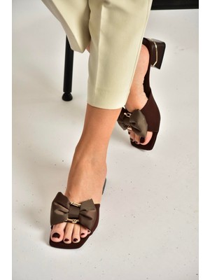 Fox Shoes Y820780504 Kahverengi Kumaş Kalın Topuklu Kurdele Detaylı Kadın Terlik