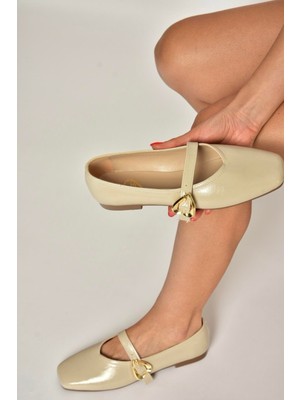 Fox Shoes Y726632608 Bej Rugan Kalp Toka Detaylı Kadın Babet