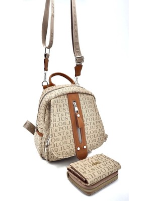 Just Polo Kadın Kum Taba Monogram Baskılı Sırt Çantası ve Cüzdan Kombini Şık Görünüm ve Fonksiyonellik