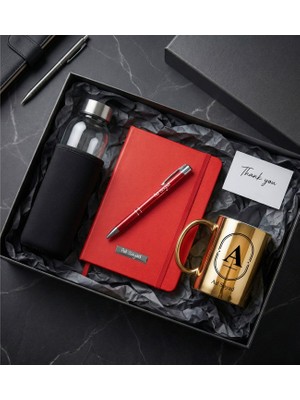 Kişiye Özel Gold Renk Parlak Kupa & Kırmızı Defter & Kırmızı Kalem & Kılıflı Siyah Matara Hediye Seti