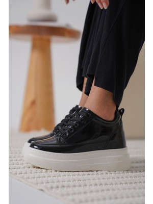 Roof Atelier Kadın Siyah Rugan  Beyaz Yüksek Tabanlı Bağcıklı Gizli Topuk Spor Ayakkabı - Lauren