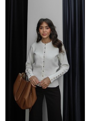 Havoş Ekru Önü ve Kolu Çıtçıtlı Hırka