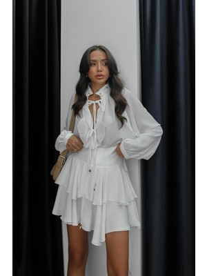 Havoş Beyaz Romantik Fırfır Detaylı Gömlek