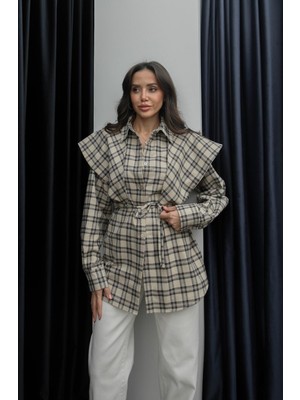 Havoş Bej Pelerin Detaylı Ekoseli Bağcıklı Gömlek