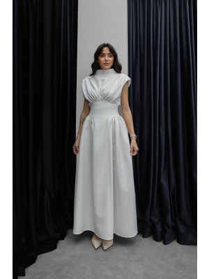 Havoş Beyaz Enid Belden Oturtmalı Vatkalı Elbise