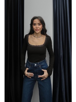 Havoş Acı Kahve Dantelli Kare Yaka Bluz