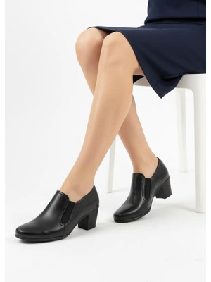 Tamdabu Ayakkabı Siyah Hakiki Deri Anatomik Taban Rahat ve Şık Günlük Kadın Ayakkabı TMD202521