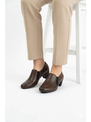 Kahverengi Hakiki Deri Anatomik Taban Rahat ve Şık Günlük Kadın Ayakkabı TMD202521