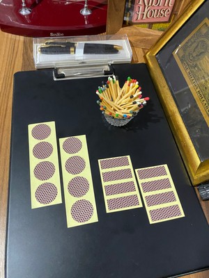 The Kibrit House  Yuvarlak Dirdörtgen Yapışkanlı Kibrit Yakma Stickerları – Petek Desenli 16’lı Set