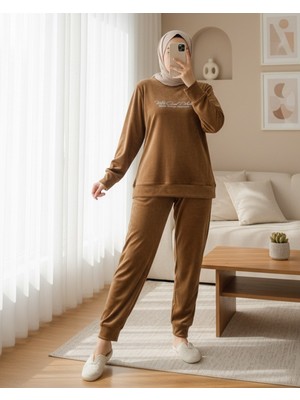 Modamorfo Kabartma Yazılı Fransız Kadife Pijama Takımı -Tarçın