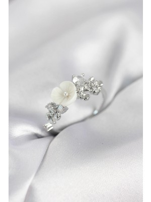 Erbilden Erb Gümüş Renk Pirinç Çiçek Model Zirkon Taşlı Kadın Yüzük