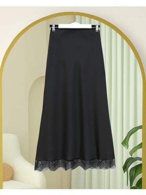 Ucu Dantel Detaylı Saten Etek -Siyah