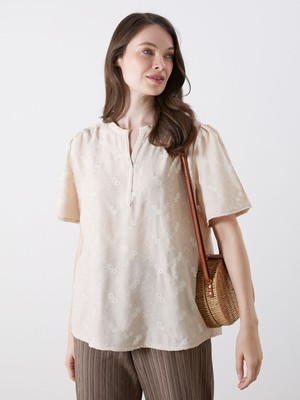 Lc Waikiki Yeni Sezon Kaçık Yaka Çiçek Nakışlı Bluz