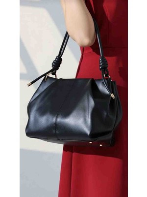 Themoiss Dügüm Detaylı Orta Boy Suni Deri Siyah Fermuarlı Omuz Çantası En 35 Boy 20 cm