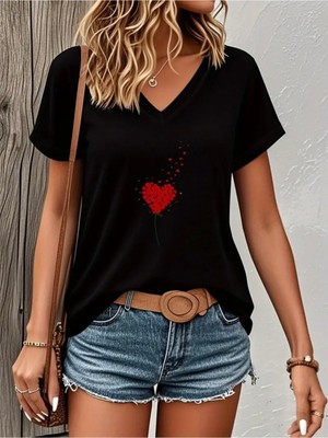Mercoledi Kırmızı Kalp Baskılı Kadın Oversize V Yaka T-Shırt