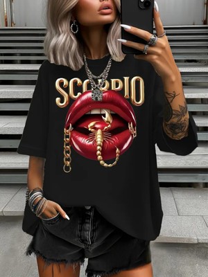 Mercoledi Scorpio Baskılı Oversize Tişört