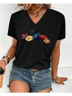Mercoledi V Yaka Çiçekler Baskılı Oversize Tişört