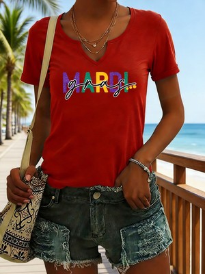 Mercoledi Kadın Mardi Gras Baskılı Yarım V-Yaka Kollu Regular Kalıp Rahat T-Shirt