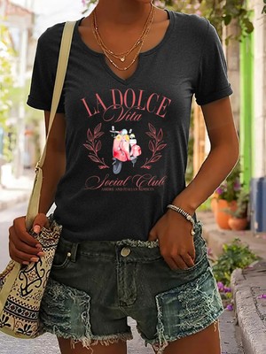 Mercoledi Kadın Dolce Vita Baskılı Yarım V-Yaka Kollu Regular Kalıp Rahat T-Shirt