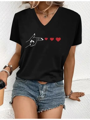 Mercoledi Kalp Atışı Baskılı Kadın Oversize V Yaka T-Shırt