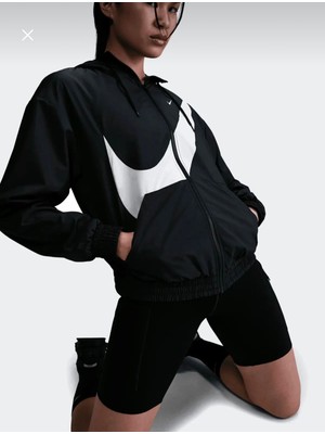 Nike Classic Woven Uv Fz Logo Jacket Bol Kalıp Siyah Kadın Yağmurluk HM8971-010