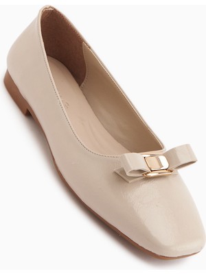 Limoya Darin Bej Fiyonk Detaylı Küt Burun Babet