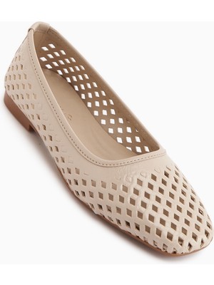 Limoya Elisa Bej Lazer Kesim Küt Burun Yazlık Babet