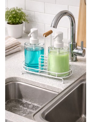 Tiran Cam Sıvı Sabunluk Seti 2’li – Beyaz Metal Standlı, Ahşap Saplı Mutfak & Banyo Sıvı Deterjan Dispenser Seti Süngerlikli