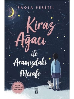 Genç Timaş Kiraz Ağacı Ve Aramızdaki Mesafe