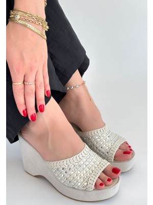 İsmiyle Al Moka Bej Triko Dolgu Topuk Terlik