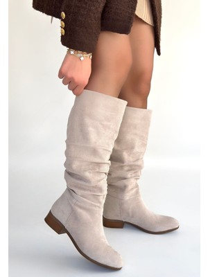 İsmiyle Al Winda Bej Süet Körüklü Topuklu Çizme