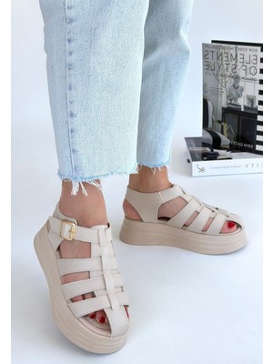 İsmiyle Al Toten Bej Cilt Kemerli Sandalet