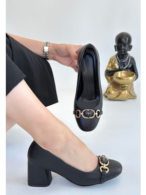 İsmiyle Al Lucky Siyah Cilt Topuklu Ayakkabı