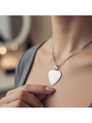 Medo E-Konsept Kalp & Aşk Ritmi Motifli Kolye | Gümüş Kaplama Çelik | Ritim Desenli Kalp Tasarım | Unisex