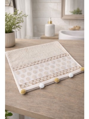 Onaltı Tekstil 50X90 cm Ponpon Detaylı Havlu 1 Adet
