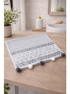 Onaltı Tekstil 30X50 cm Ponpon Detaylı Havlu 1 Adet