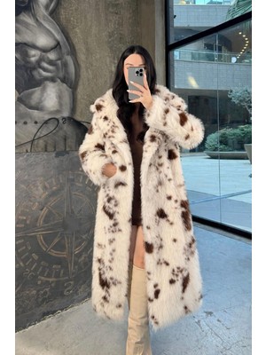 Miss Swans Loyra Kruvaze Yaka Uzun Kürk Kaban Kahve Beyaz Benekli