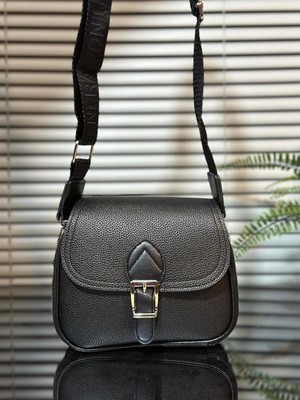 Fidella Kadın Çantası Kapak Detaylı Üç Bölmeli Çapraz En:20 cm BOY17 cm Genişlik:8 cm