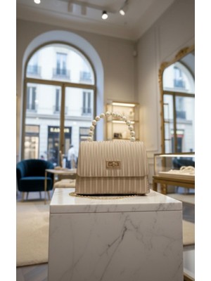 Addy Bej Çizgili Desenli Incili Gold Zincir Askılı Portföy Omuz ve El Çantası E18 B12