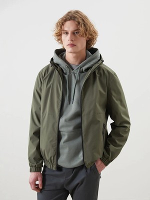 LC Waikiki Haki Standart Kalıp Kapüşonlu Erkek Yağmurluk