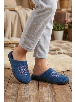 Gezer Kadın Kışlık Keçe Nakışlı Kalp Tasarım Ev Bahçe Terlik