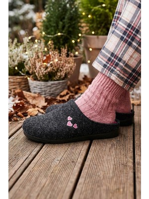 Gezer Kadın Kışlık Nakışlı Kalp Tasarım Rahat Taban Ev Bahçe Gondol Terlik