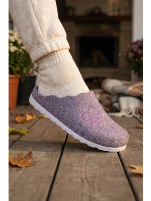 Gezer Kadın Kışlık Nakışlı Kalpli Tasarım Rahat Taban Ev Bahçe Terlik