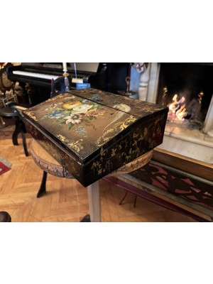 1900 Başları Fransız El Boyama Hattat Yazı Kutusu 30,5 cm 25 cm 9,5 cm Ölçülerinde