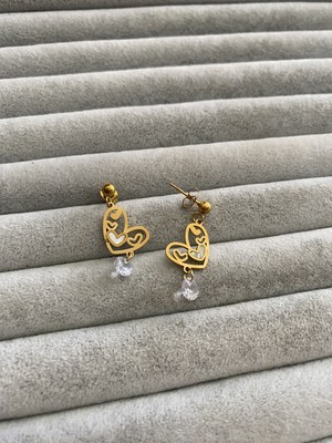 Pink Zarif Kalp Şeklinde Taşlı Çelik Küpe